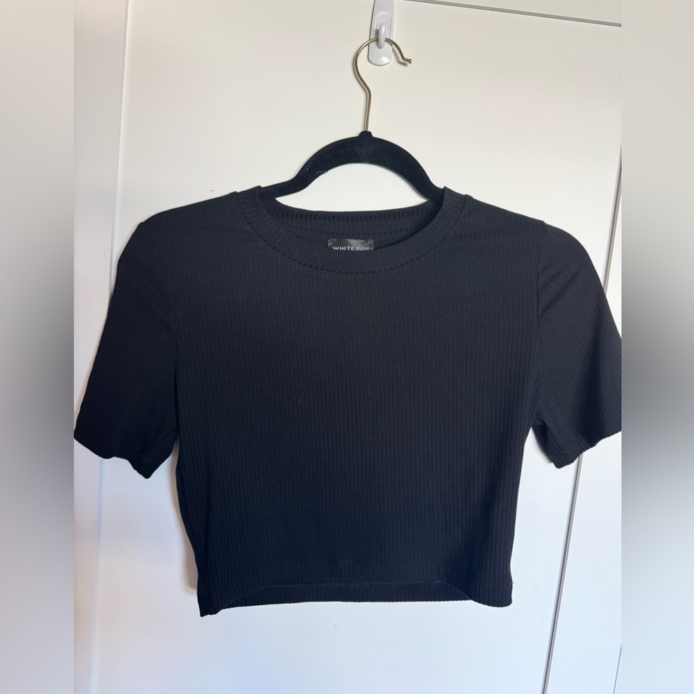 Cropped Ribbed Black Tee White Fox Medium NWOT